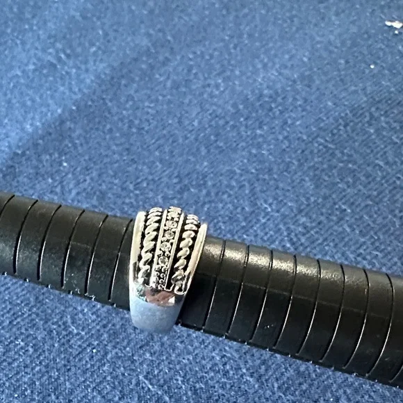 Lia Sophia Silver Ring with Black Detailing - Picture 4 of 6